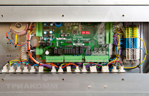 У этого вентиляционного агрегата путем съема накладных панелей возможен доступ ко всем узлам, в том числе и к плате автоматики