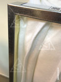 Детали прочного металлического корпуса карманного воздушного фильтра крупным планом