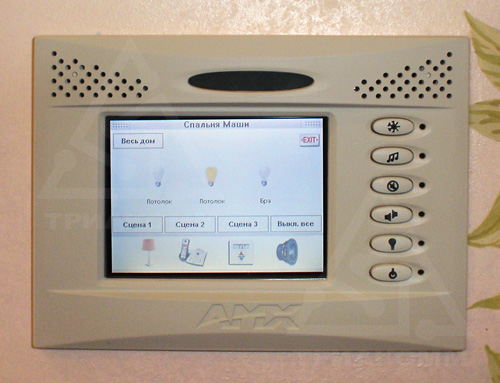 Сенсорные панели в «умном» доме имеют понятный интерфейс управления освещением