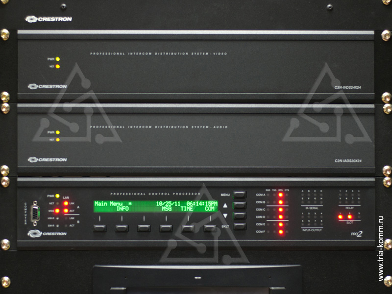 Контроллер Crestron и матричные аудио и видео коммутаторы для интеркома