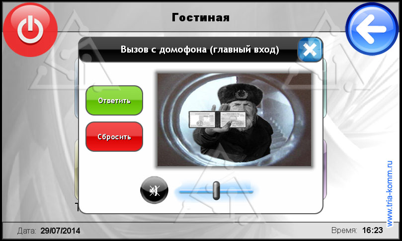 Экранный интерфейс активного вызова с домофона на панели управления «Умный дом»