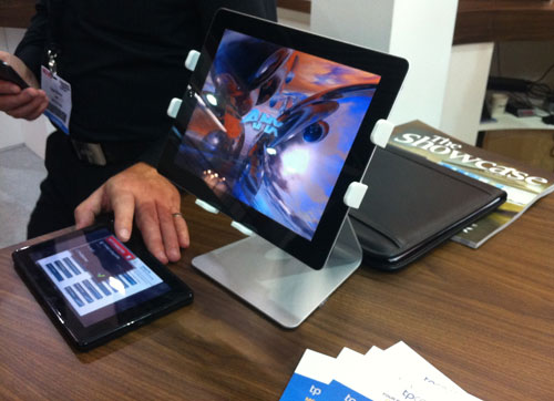 И на стенде AMX стояли iPad на новых подставках