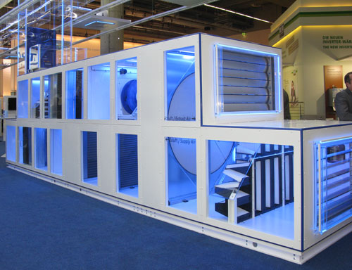 Эта большая вентиляционная установка с рекуперацией была представлена на стенде компании TROX