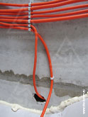 Для ускорения монтажа электрических кабелей мы используем специальные монтажные планки в качестве держателей
