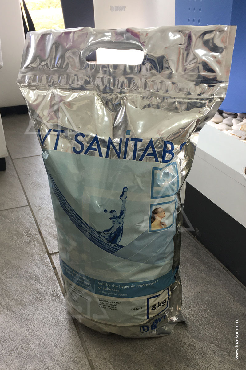 Сверхчистая таблетированная соль BWT SANITABS с дезинфицирующим действием, мешок 8 кг