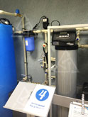 Фото агрегатов, фильтров и коммуникаций системы водоподготовки в учебном классе компании «Экодар»