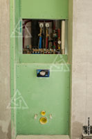 Фото шкафа системы холодного и горячего водоснабжения и инсталляции GEBERIT для унитаза