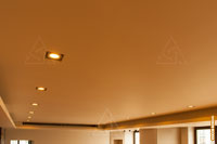 Фото выполненного монтажа встраиваемых потолочных светильников в гостиной