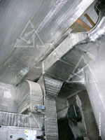 Фото смонтированных воздуховодов в вентиляционной камере