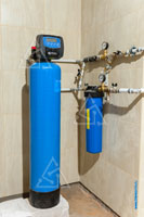 Фото установки для умягчения воды, фильтра тонкой очистки и самопромывного фильтра