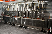 В подвальном помещении выполнен монтаж распределительной гребенки отопления