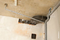 Монтаж системы канализации ведется в тесной близости с воздуховодами системы вентиляции