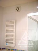 Полотенцесушитель в ванной играет роль эстетичного отопительного прибора
