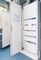 В электрическом шкафу собраны различные группы силовых исполнительных устройств системы электроснабжения таунхауса