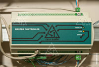 Master Controller управляет двумя контроллерами ввода-вывода CP-32